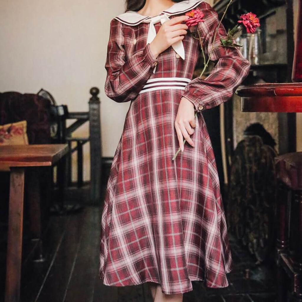 ワインレッドの筆先ワンピース