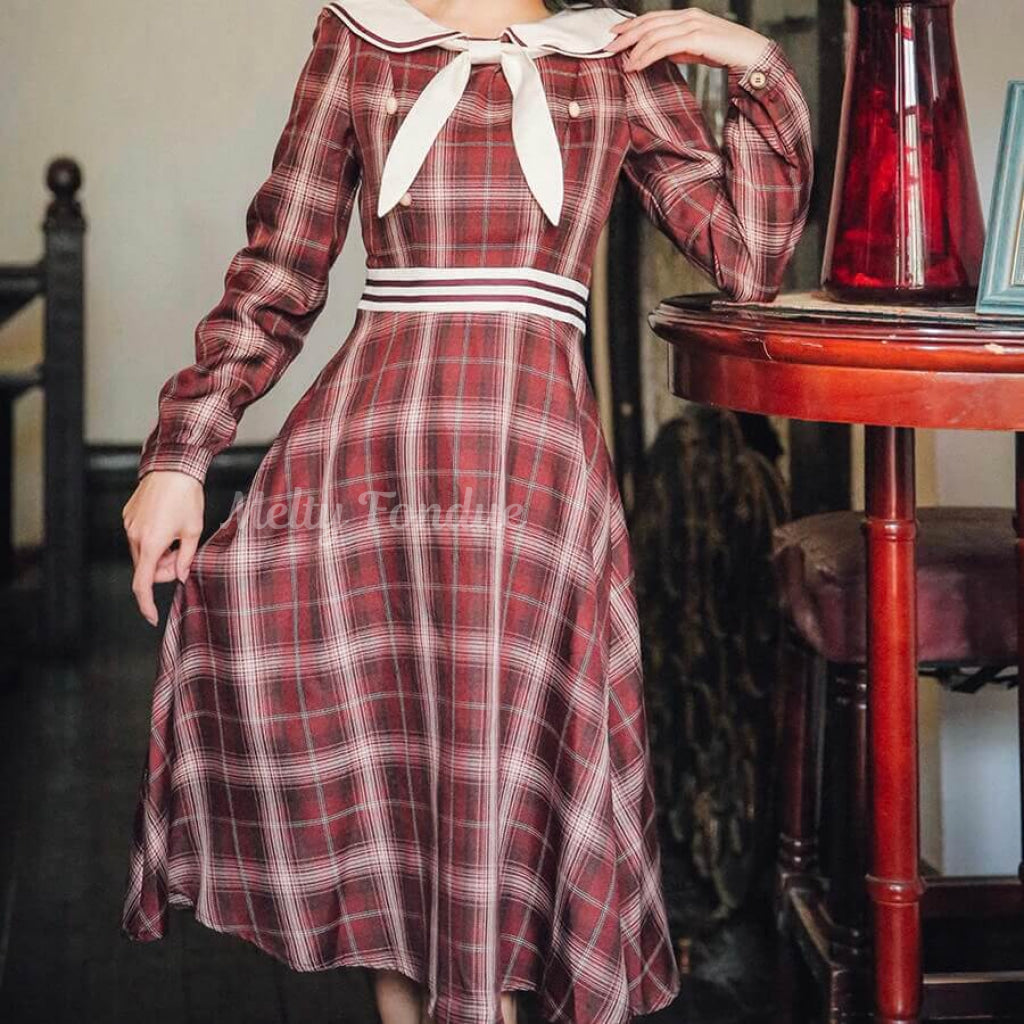 ワインレッドの筆先ワンピース