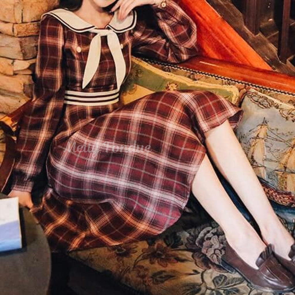 ワインレッドの筆先ワンピース