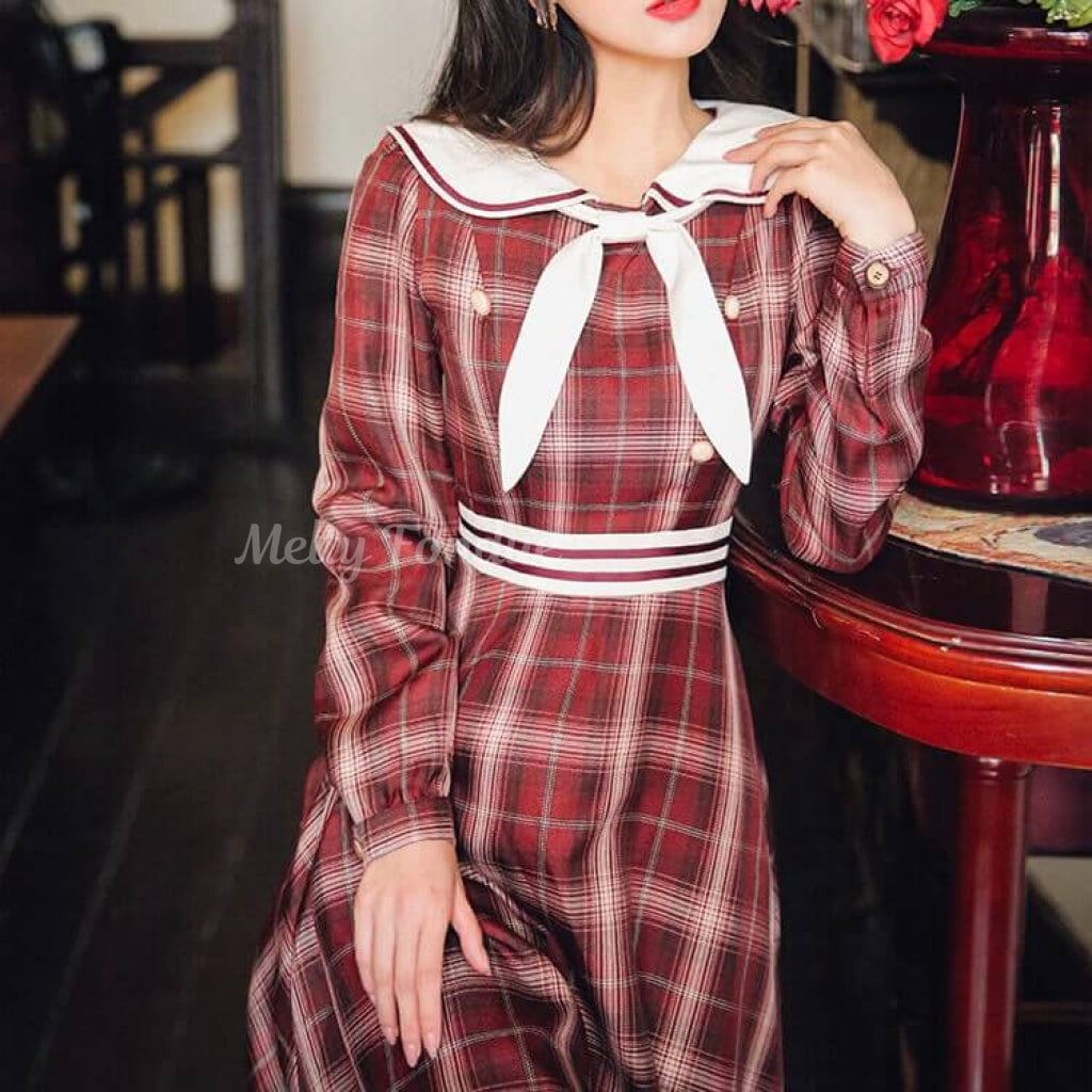 ワインレッドの筆先ワンピース