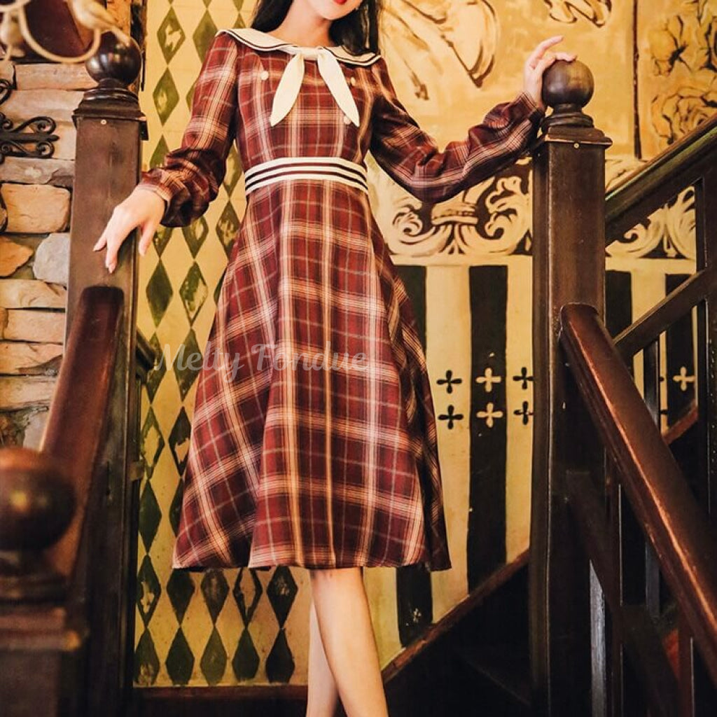 ワインレッドの筆先ワンピース