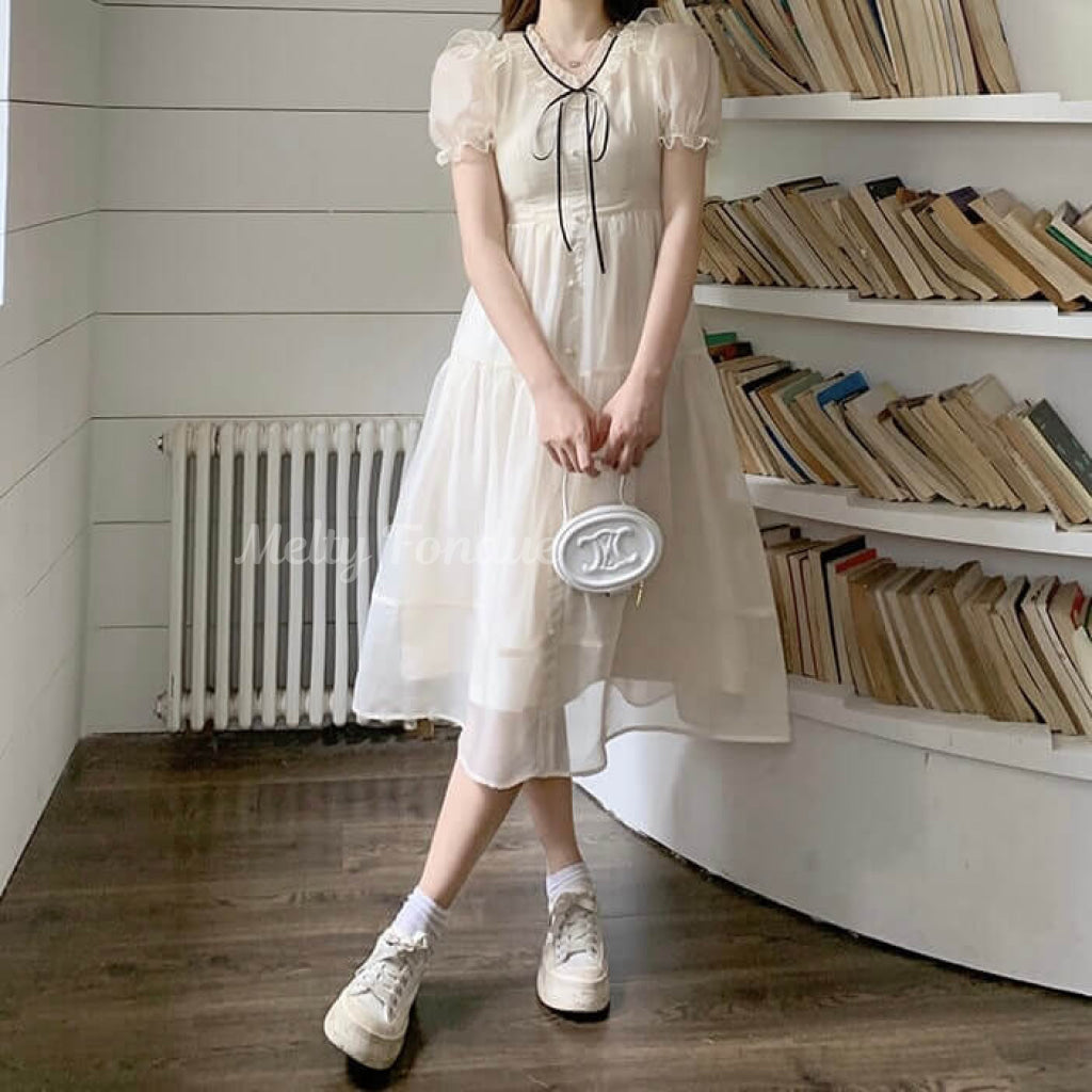 透き通る白百合のワンピース