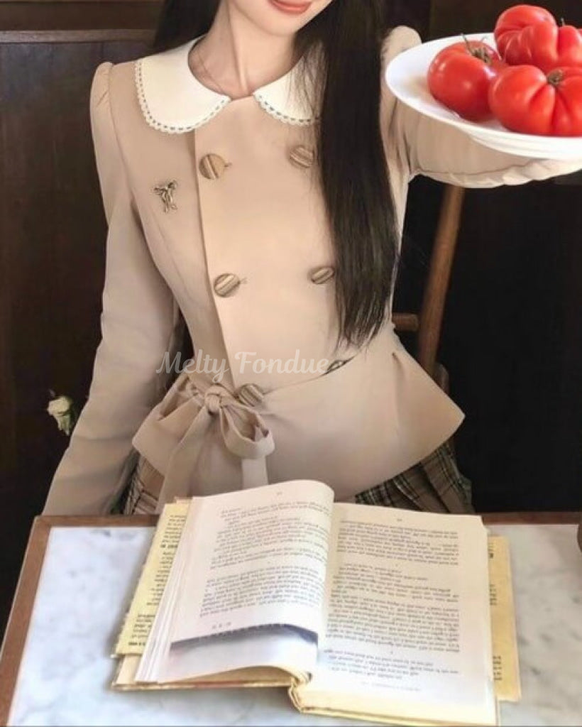 お茶会の約束に向かうペプラムジャケット