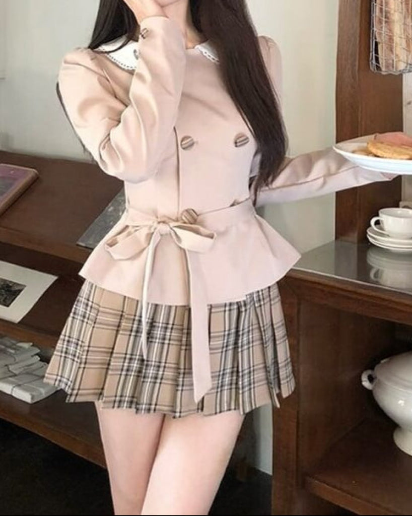 お茶会の約束に向かうペプラムジャケット