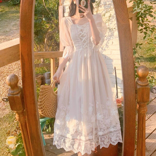 《細部まで美しいレース装飾》おとぎ話のプリンセスワンピース