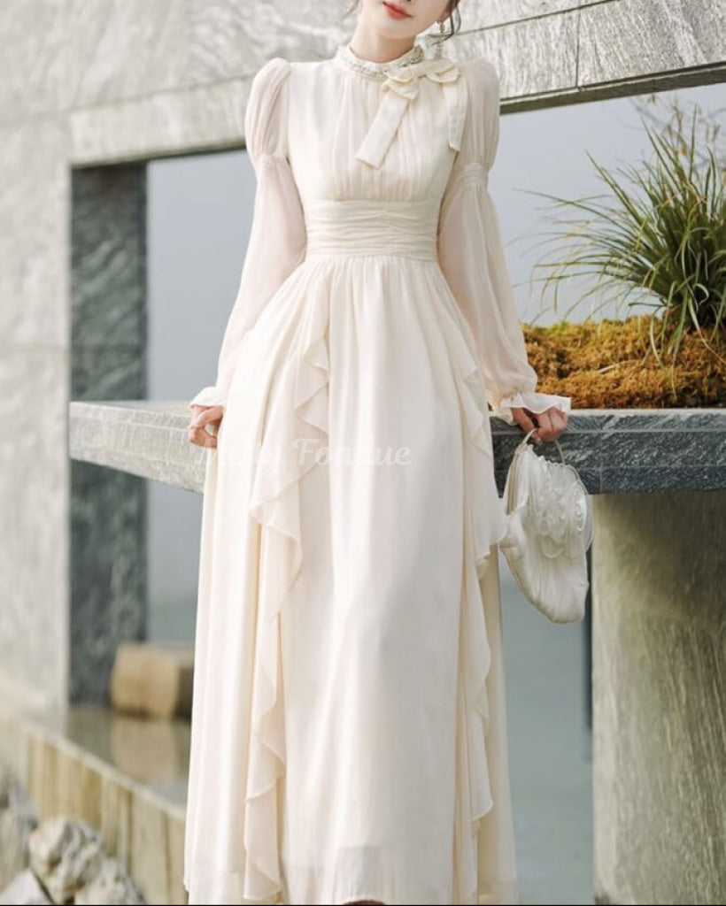 優美に咲く月光のワンピース