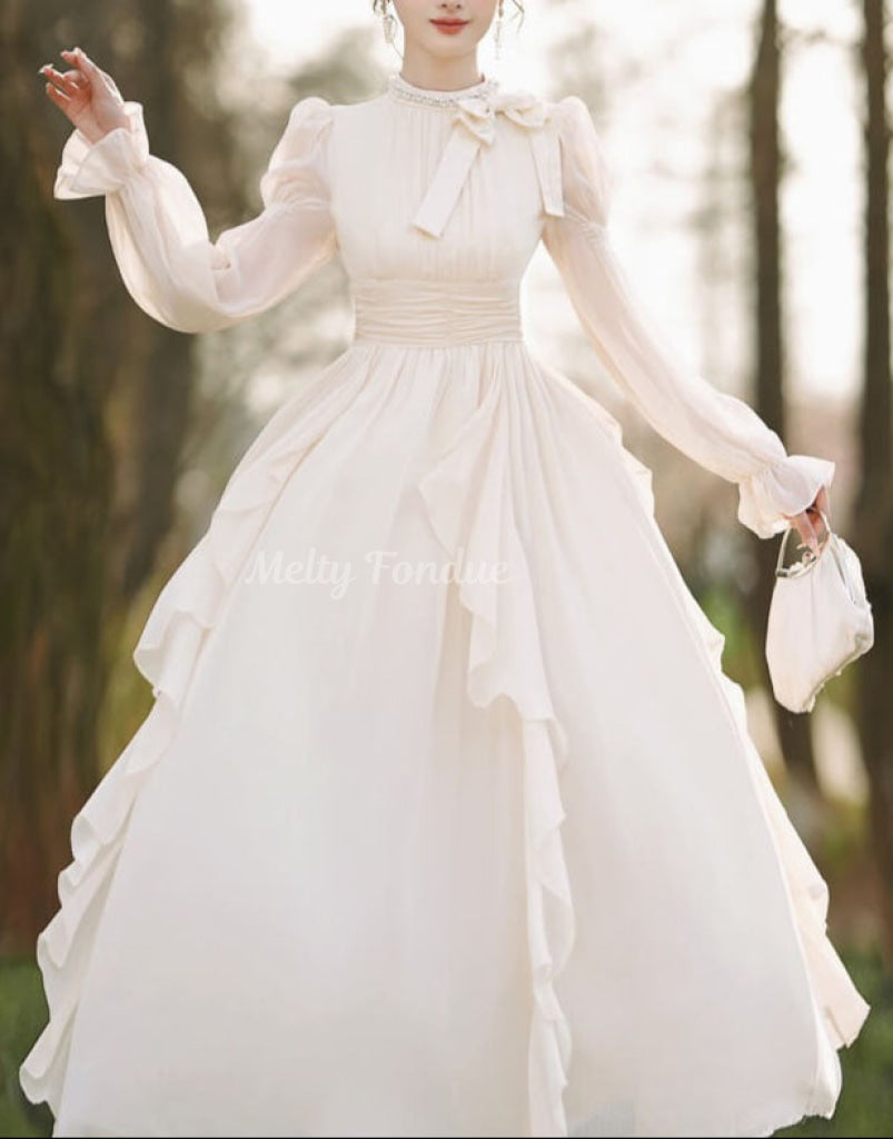 優美に咲く月光のワンピース