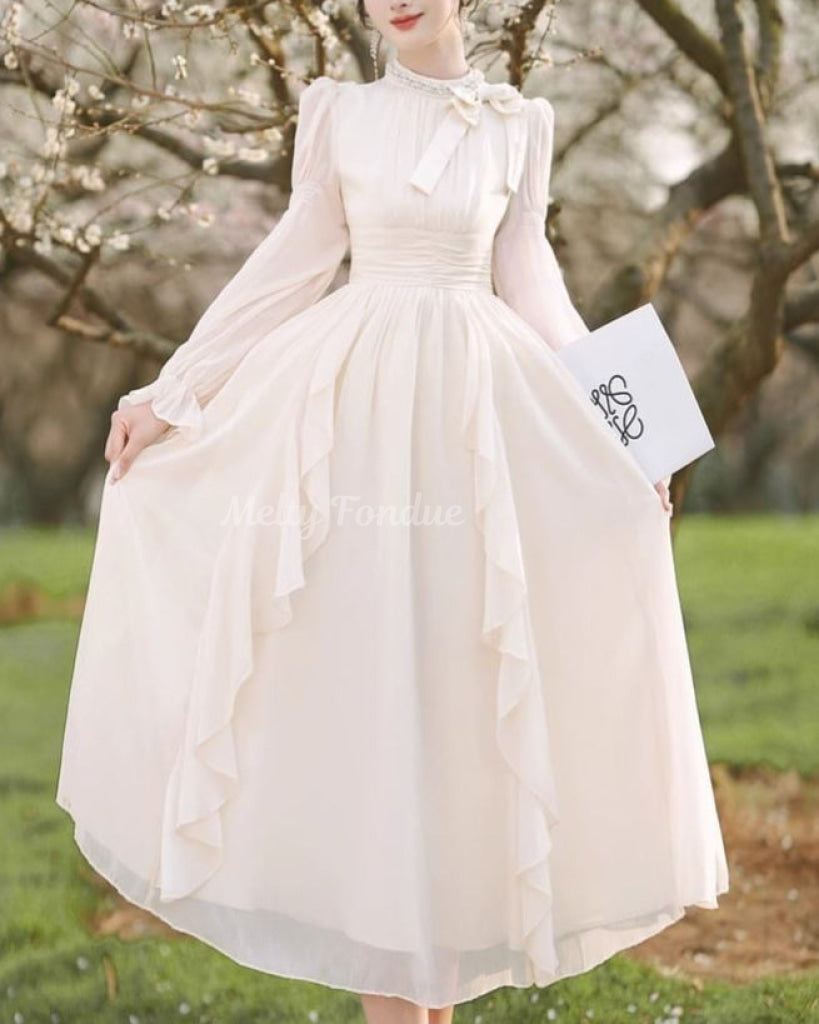 優美に咲く月光のワンピース