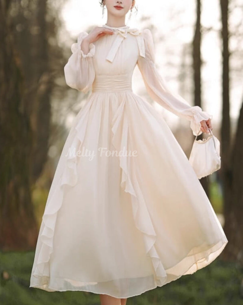 優美に咲く月光のワンピース