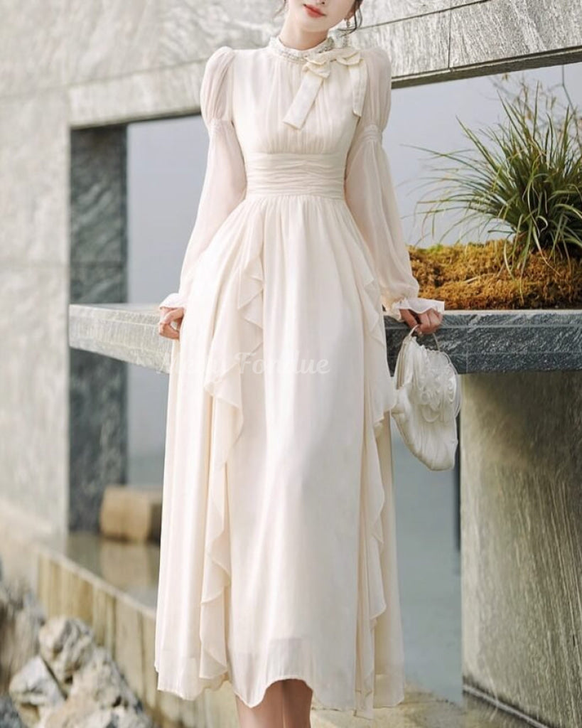 優美に咲く月光のワンピース