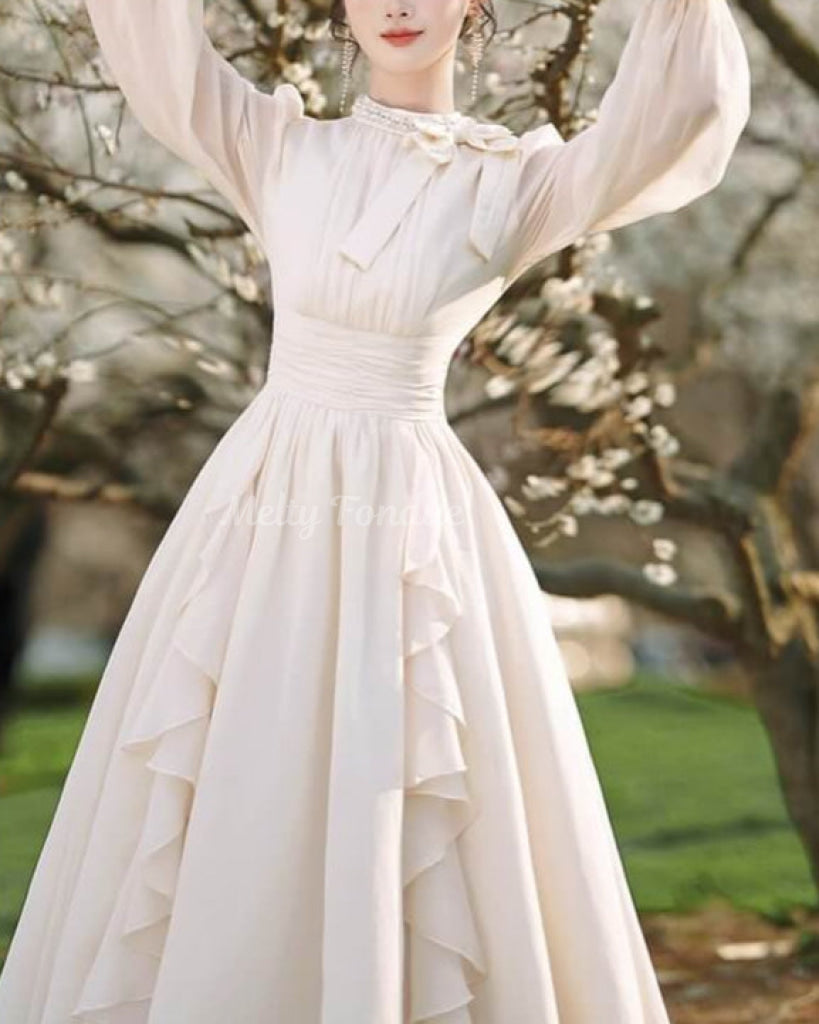 優美に咲く月光のワンピース