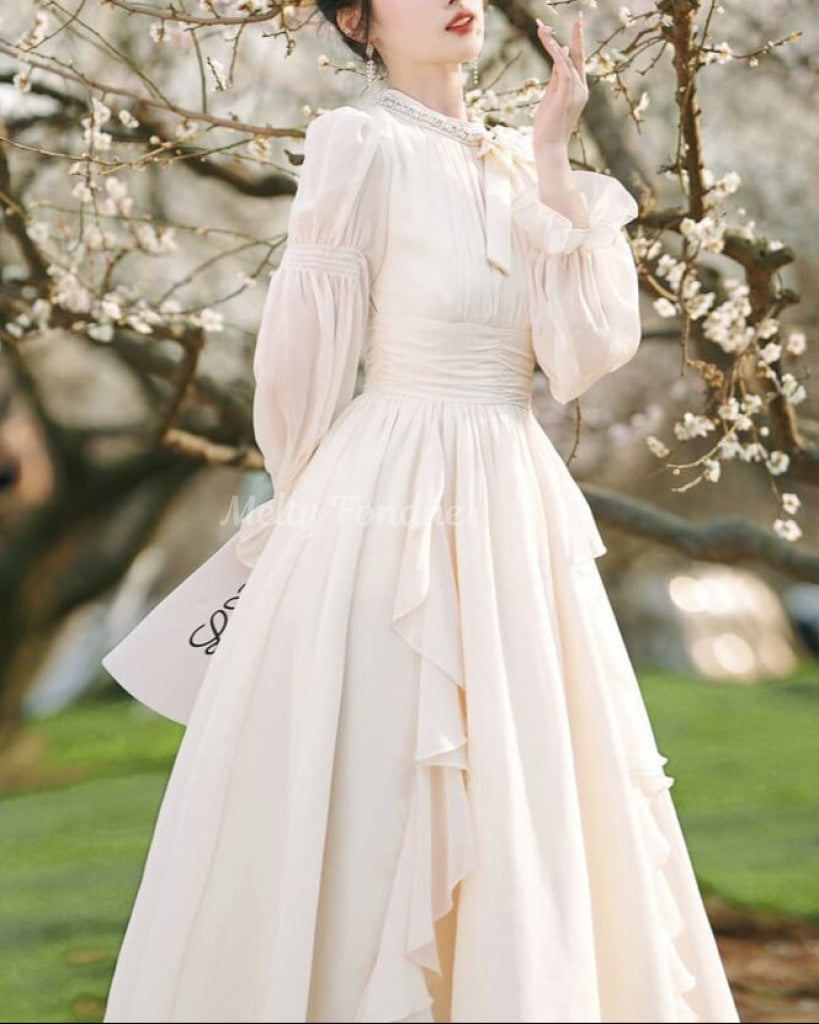 優美に咲く月光のワンピース